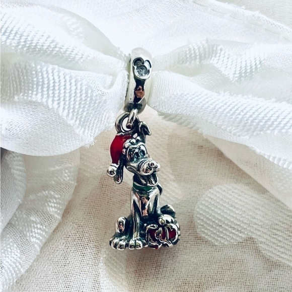 🎄 NWOT Pluto Dog Charm – Christmas ✨ - Picture 4 of 9